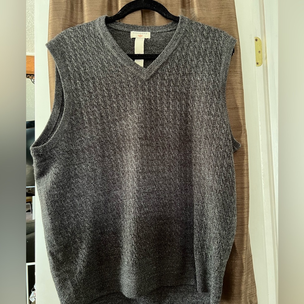 Men’s Dockers vest